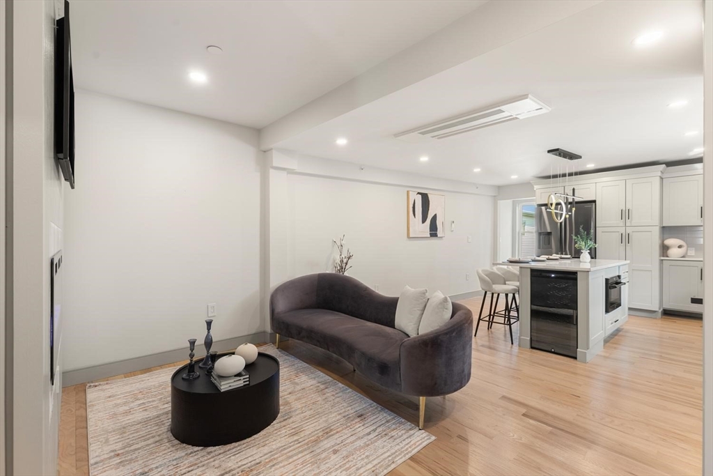 22 Hunting Street # 3P