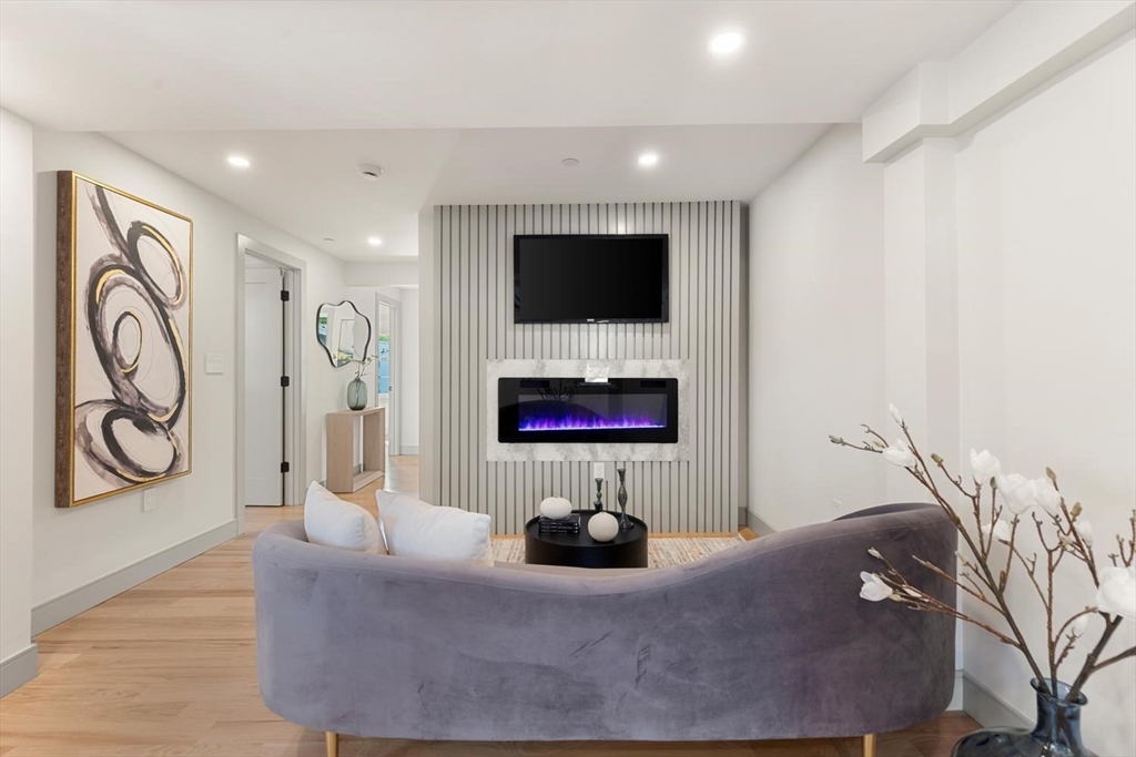 22 Hunting Street # 3P