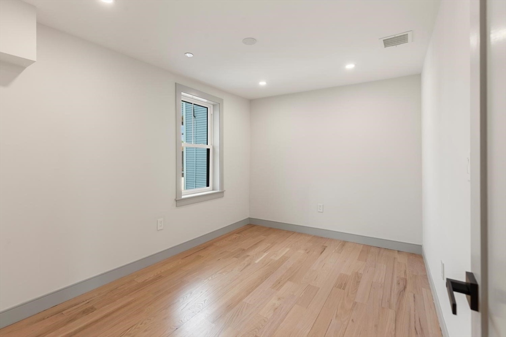22 Hunting Street # 3P