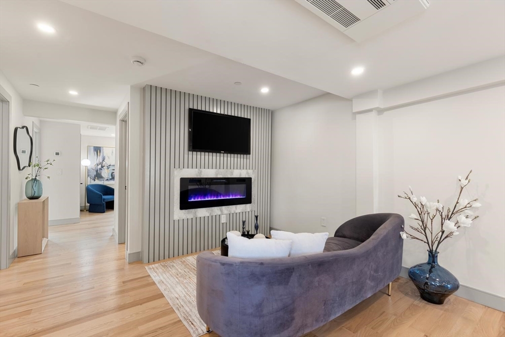 22 Hunting Street # 3P