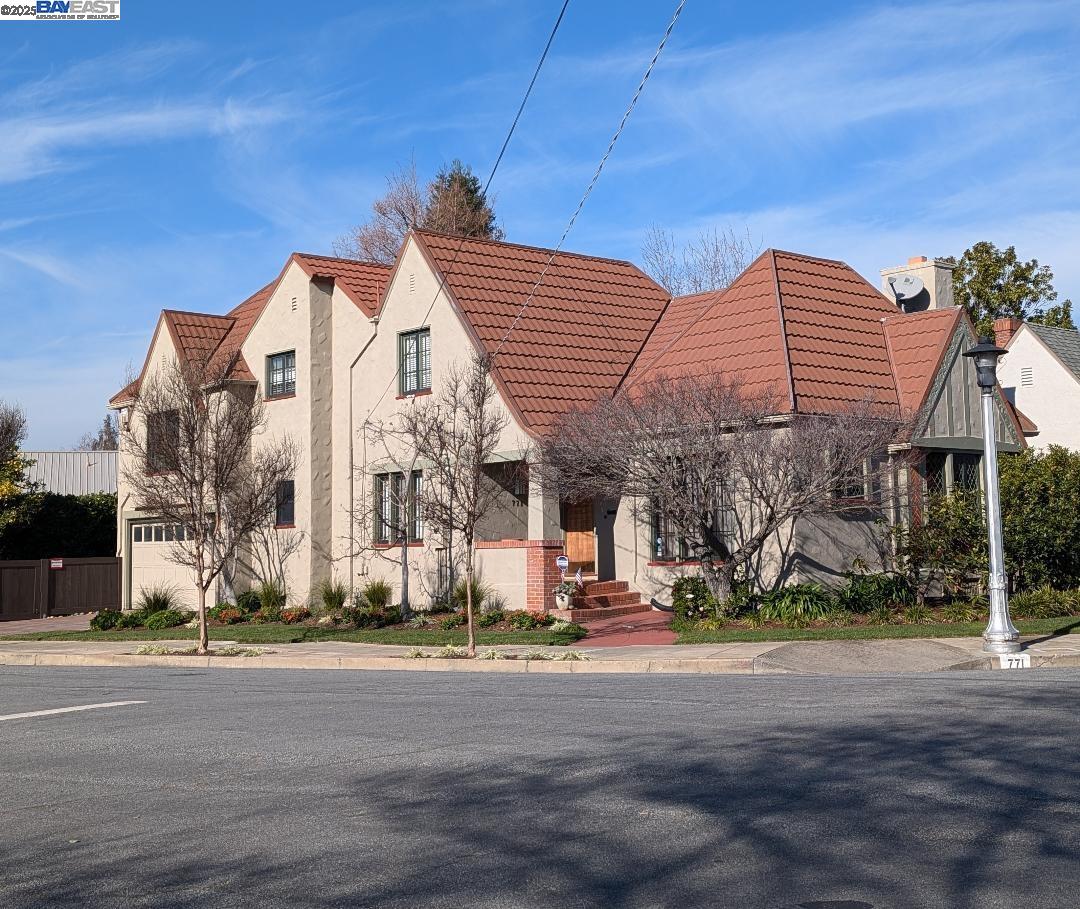 771 Lee Ave