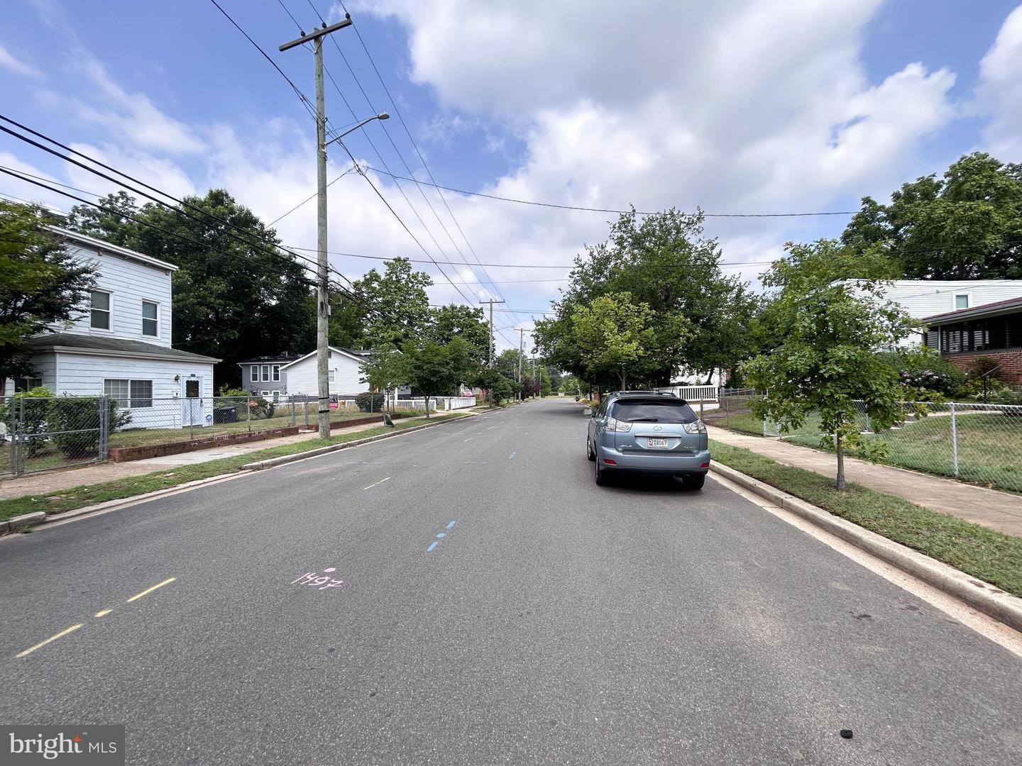 Douglas St NE
