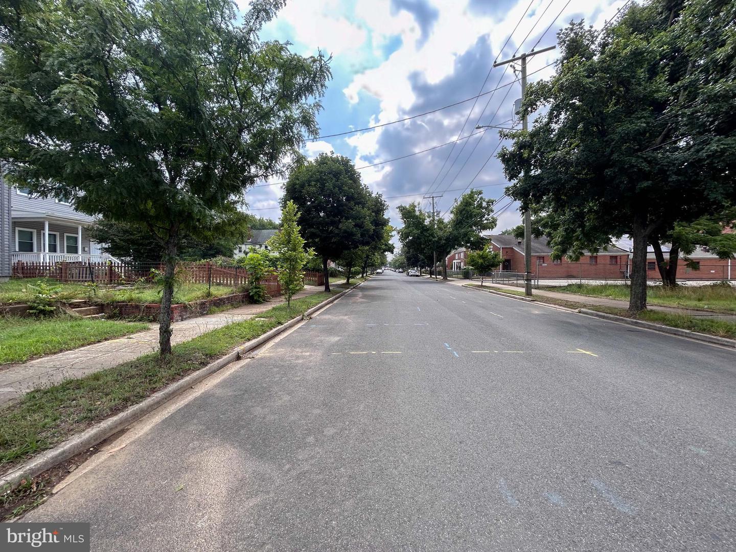 Douglas St NE