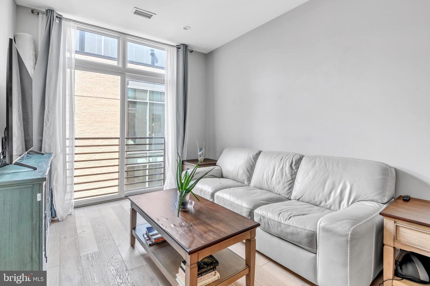 646 H St NE #301