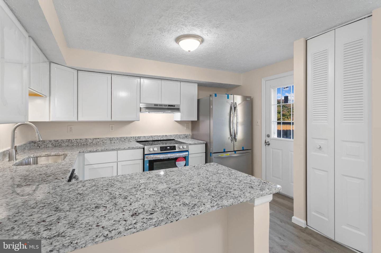 3562 Laurel View Ct