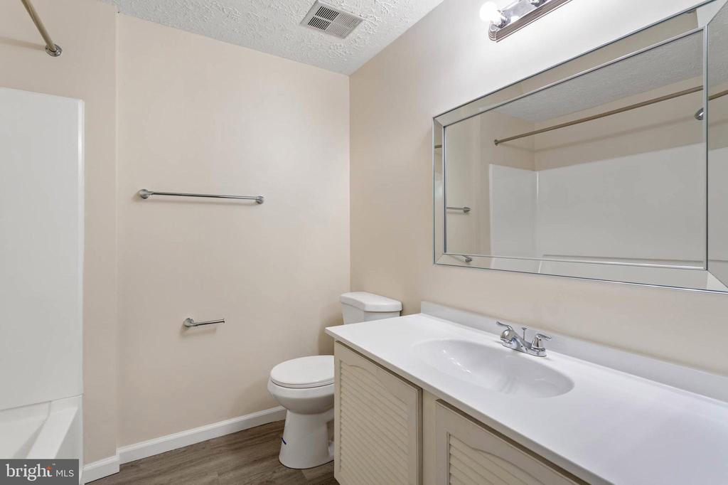 3562 Laurel View Ct