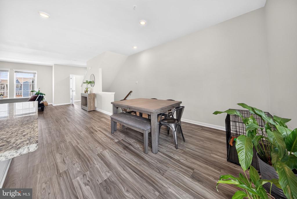 1204 DAPHNE WAY
