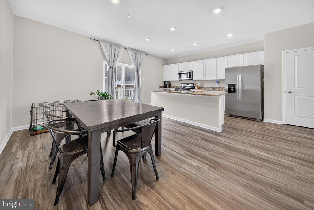 1204 DAPHNE WAY