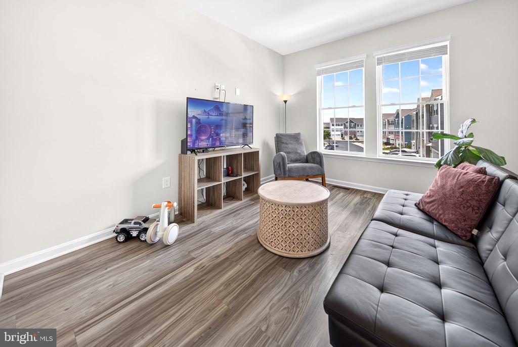 1204 DAPHNE WAY