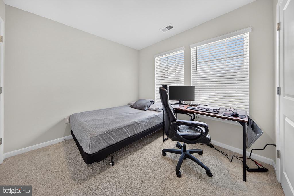 1204 DAPHNE WAY
