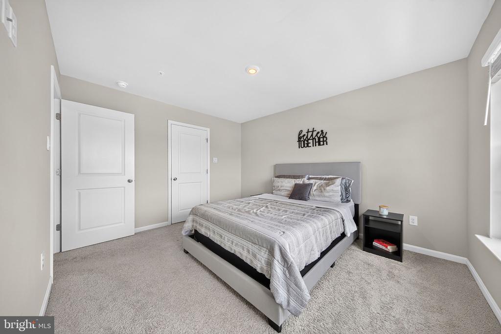 1204 DAPHNE WAY
