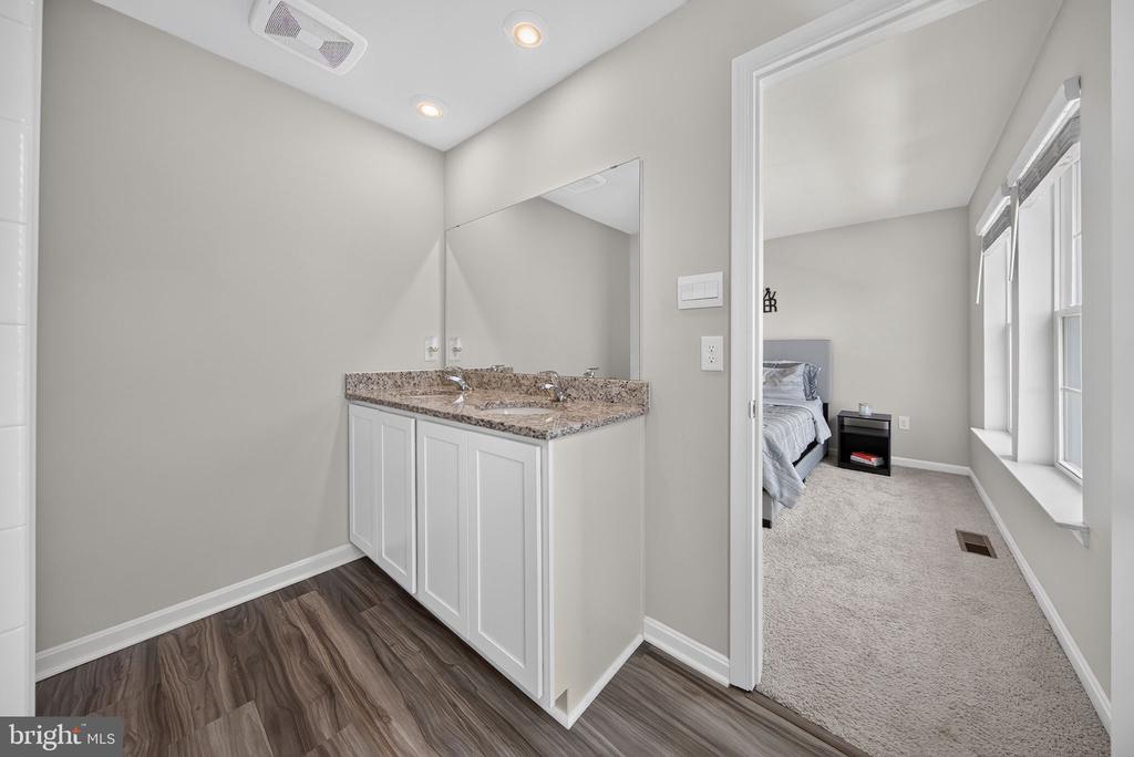 1204 DAPHNE WAY