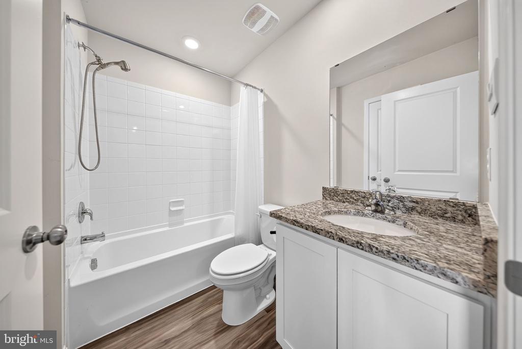 1204 DAPHNE WAY