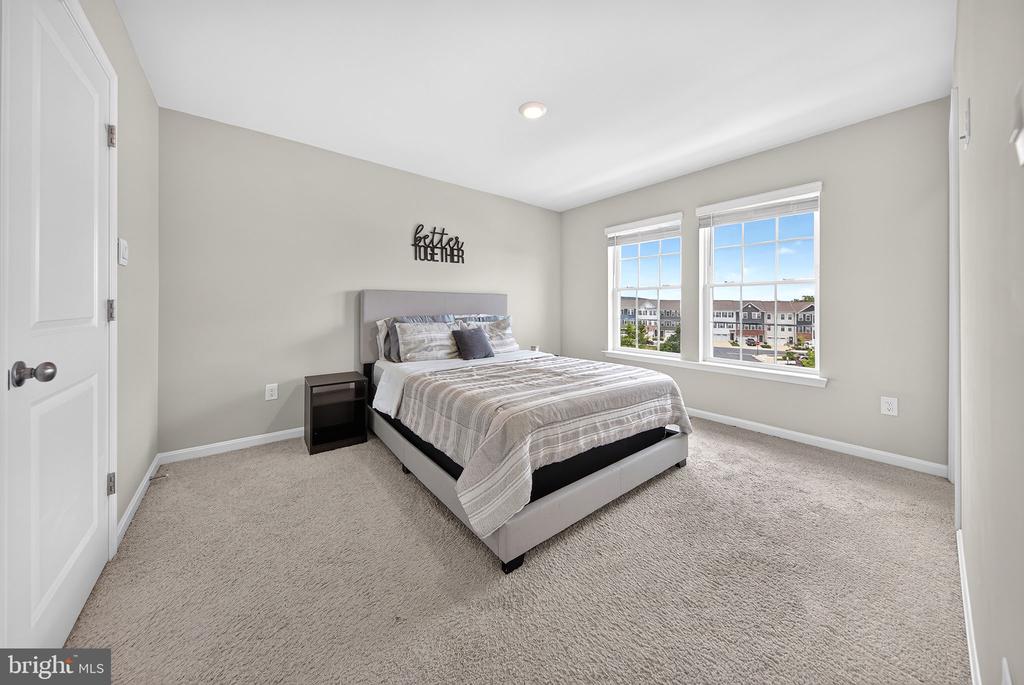 1204 DAPHNE WAY