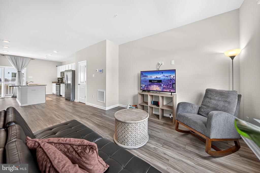 1204 DAPHNE WAY