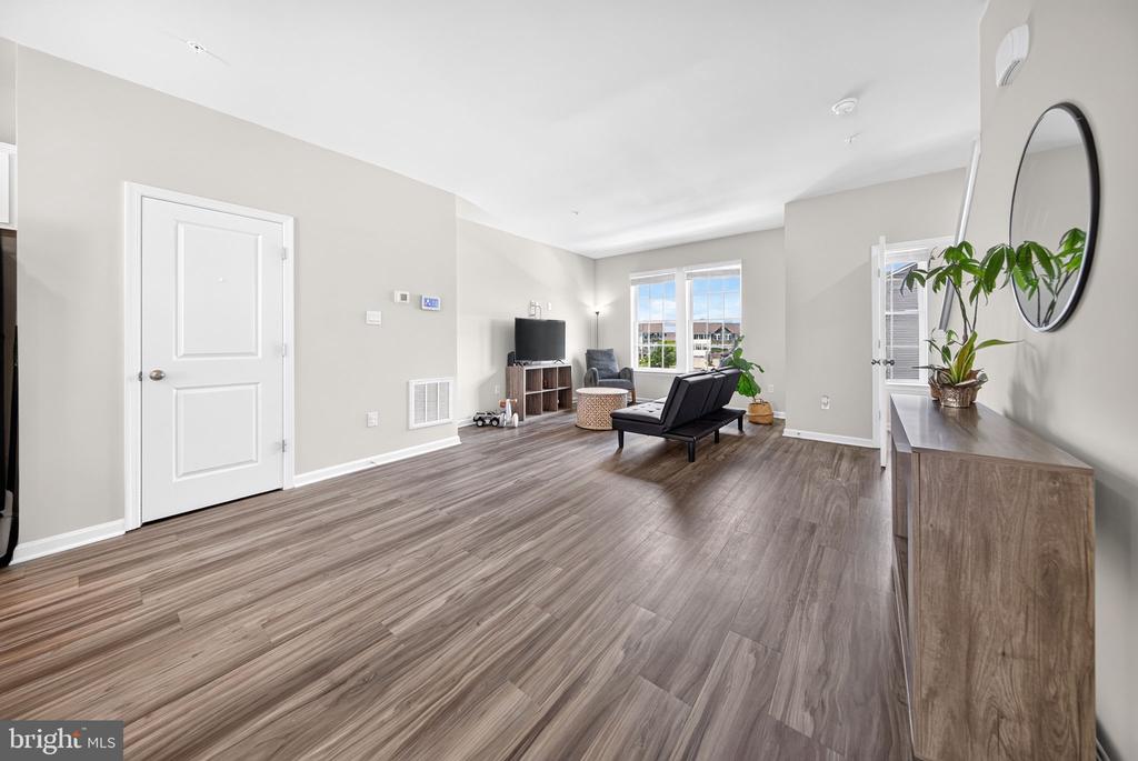 1204 DAPHNE WAY