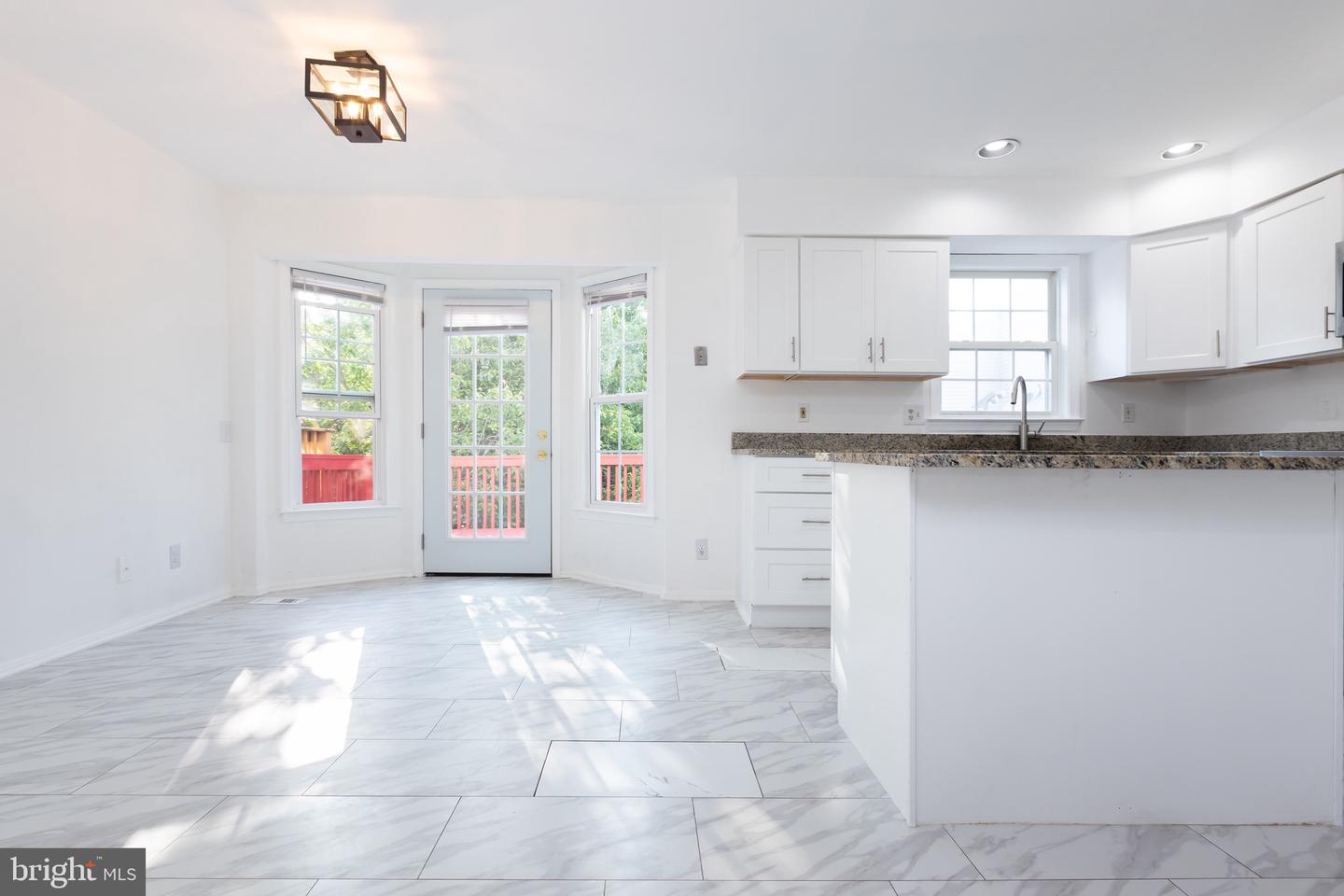 28 Carriage Walk Ct