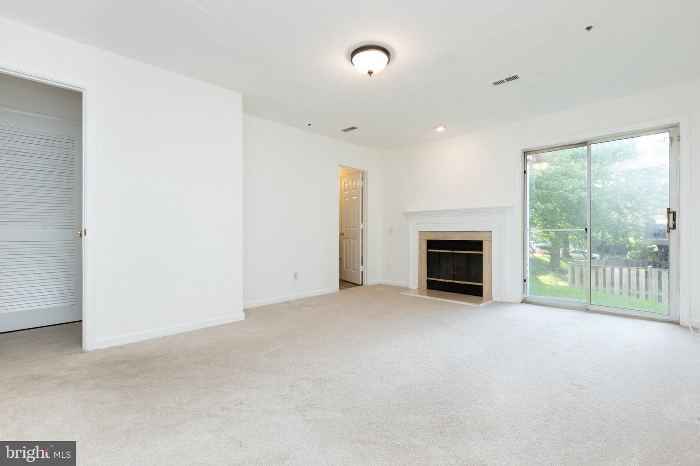 28 Carriage Walk Ct