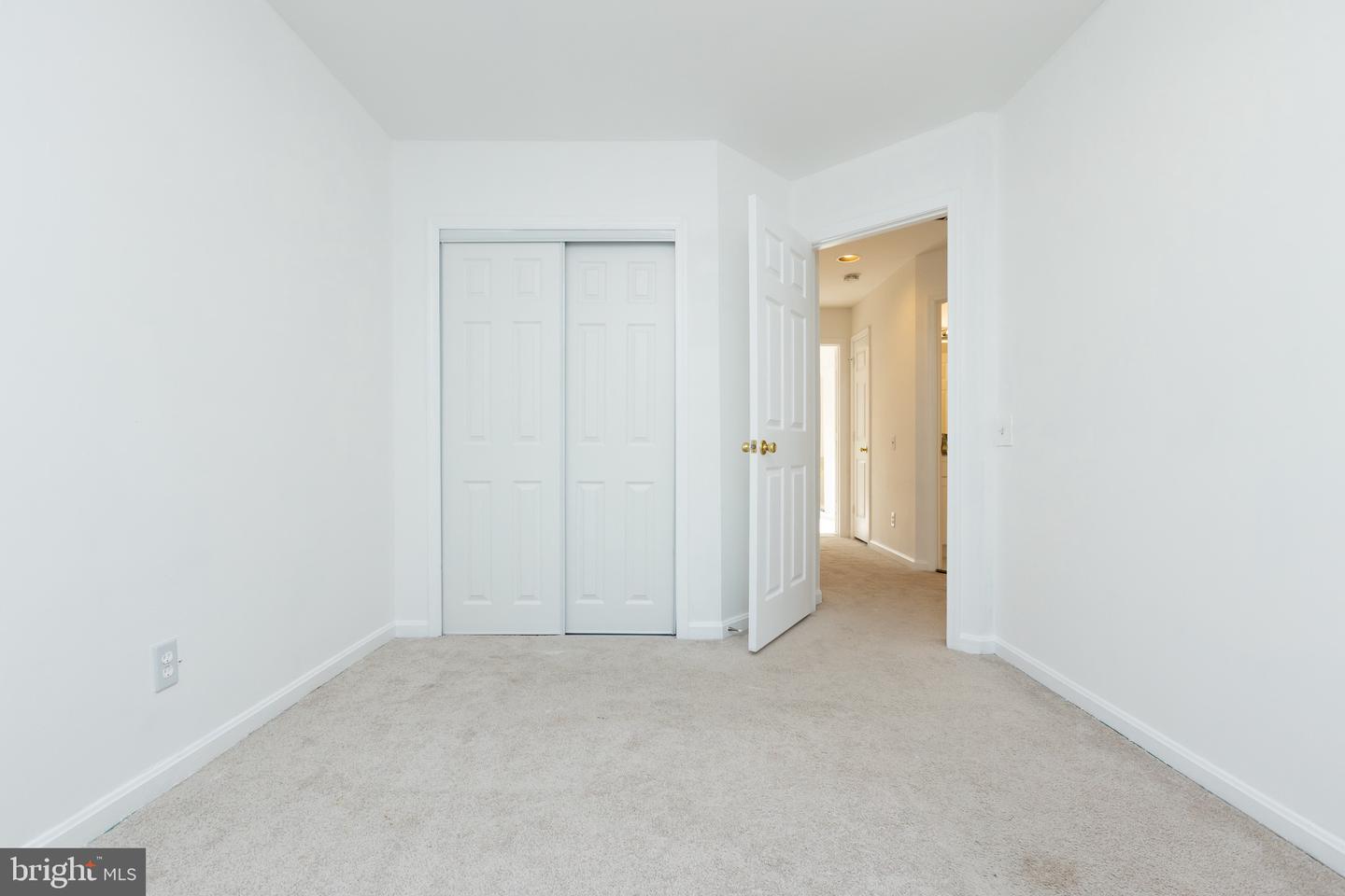 28 Carriage Walk Ct