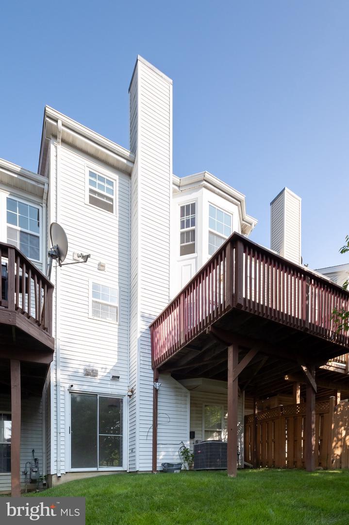 28 Carriage Walk Ct