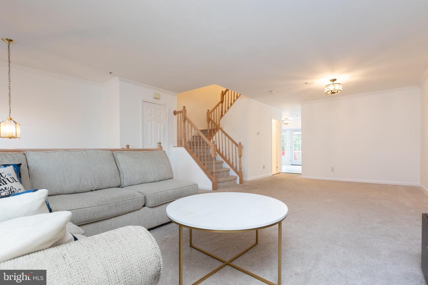 28 Carriage Walk Ct