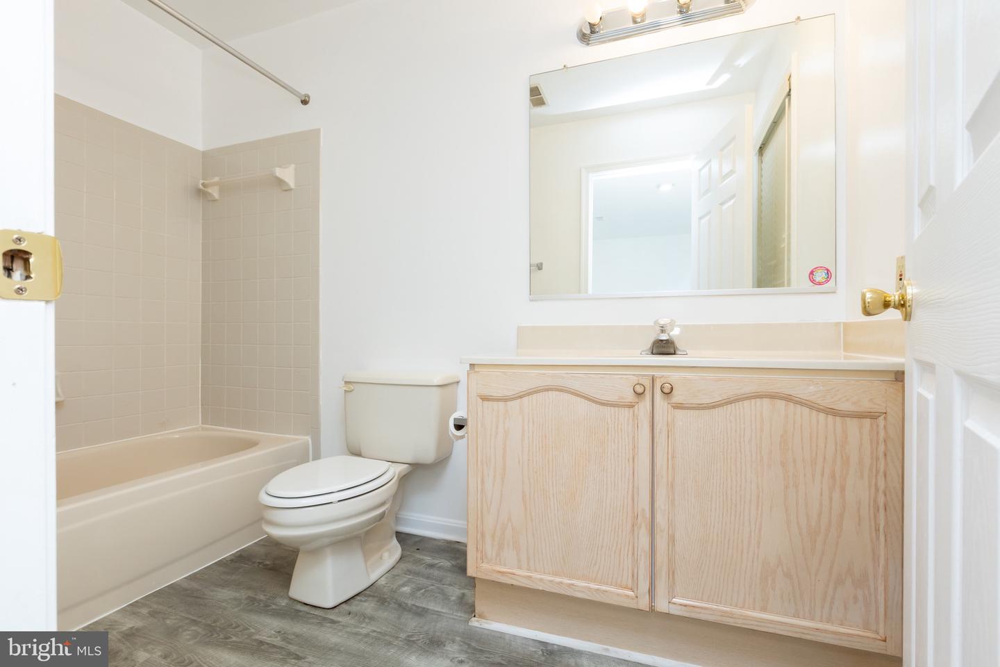 28 Carriage Walk Ct