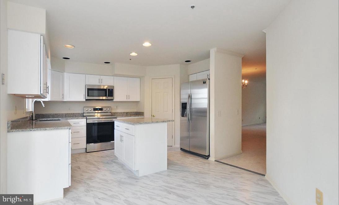 28 Carriage Walk Ct