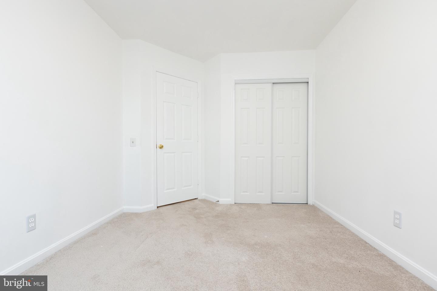 28 Carriage Walk Ct