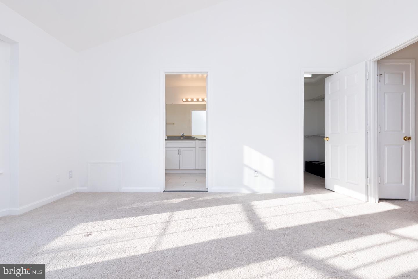28 Carriage Walk Ct