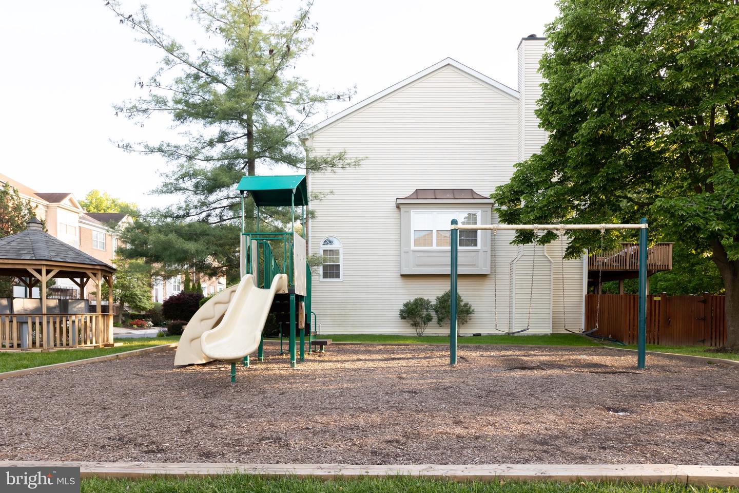28 Carriage Walk Ct