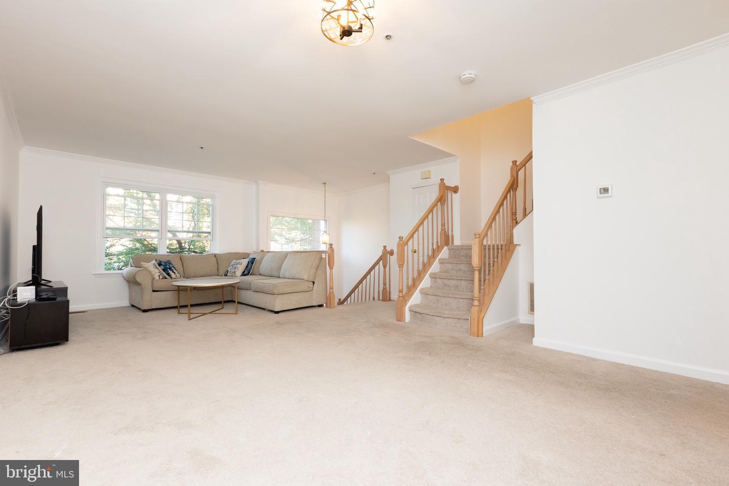 28 Carriage Walk Ct
