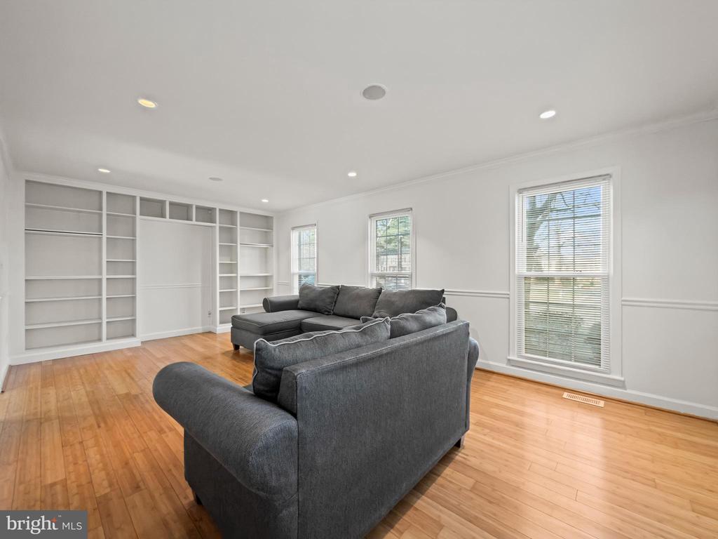 9900 TAMBAY COURT