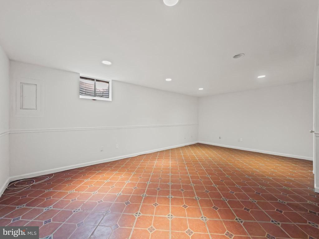 9900 TAMBAY COURT