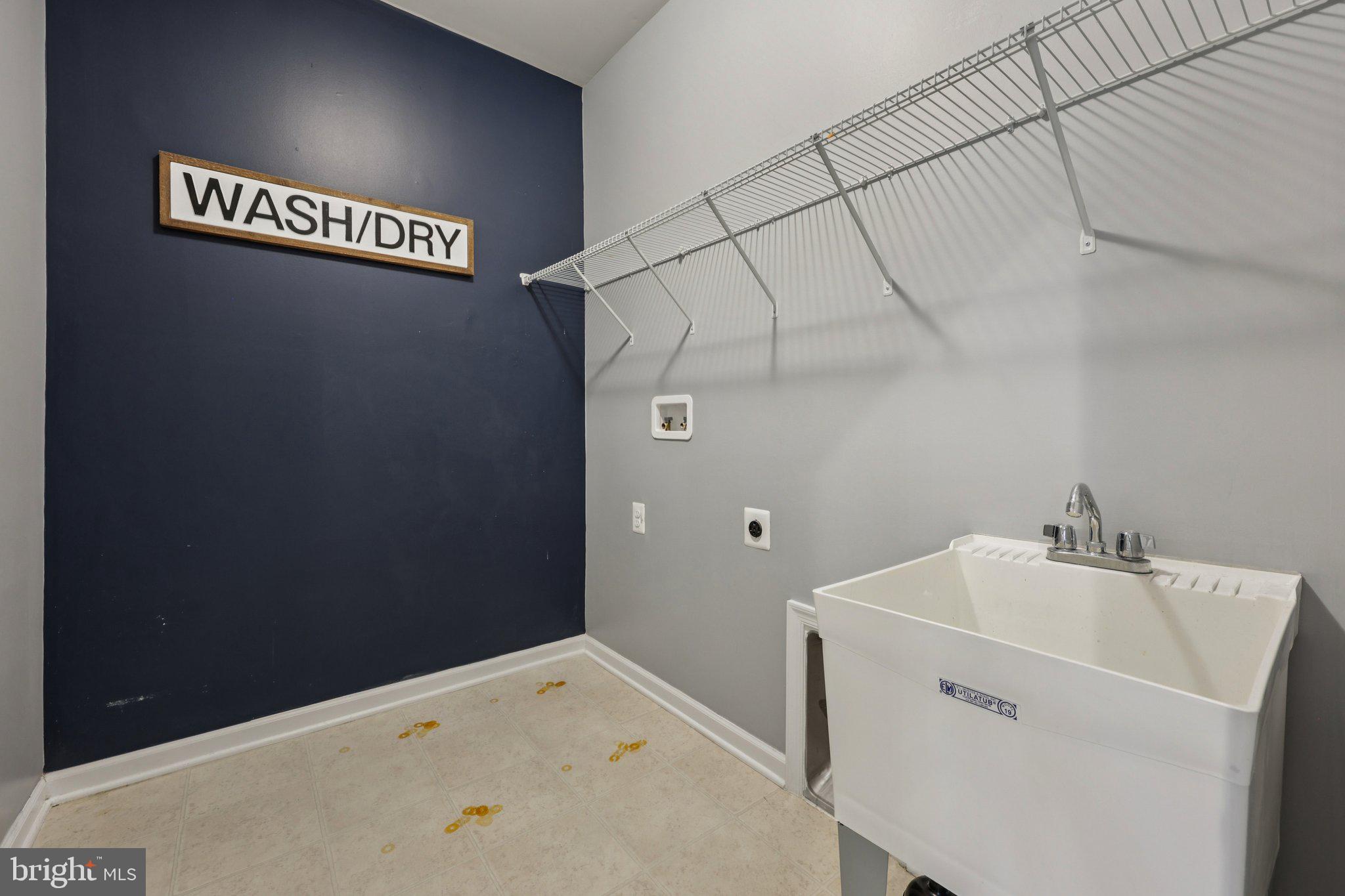 1605 REGENT MANOR COURT