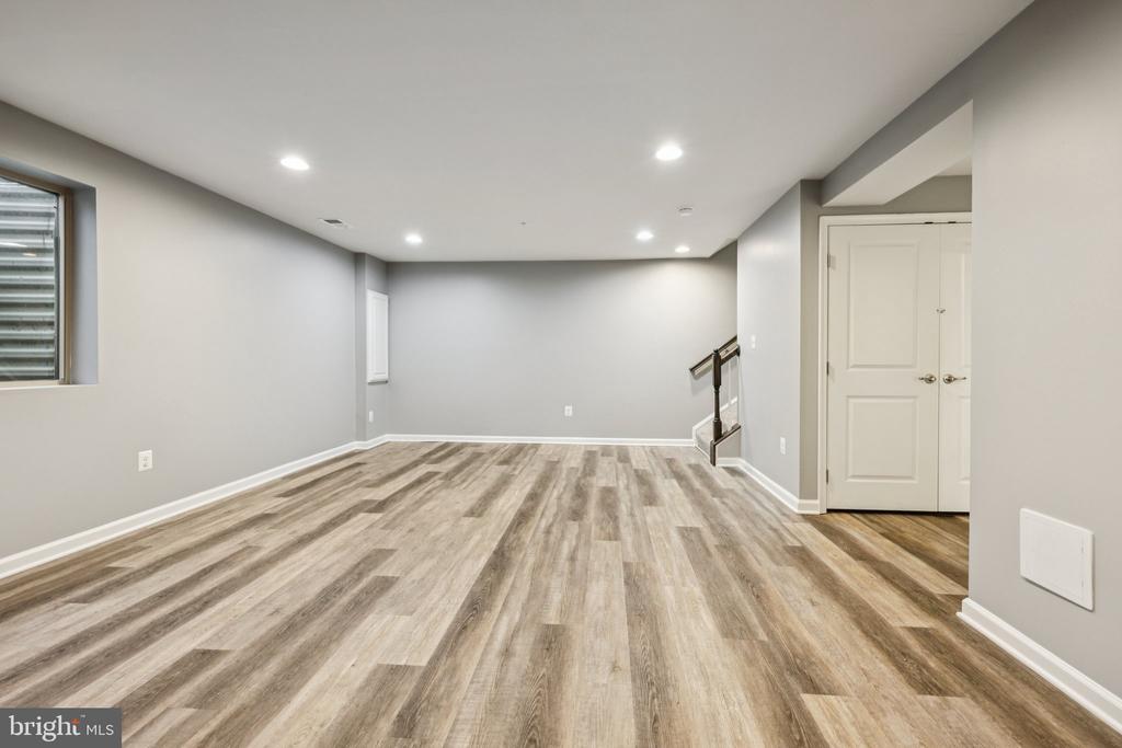 1605 REGENT MANOR COURT