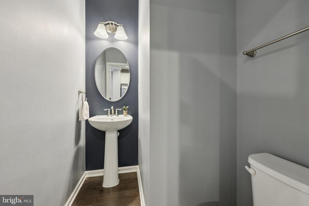 1605 REGENT MANOR COURT
