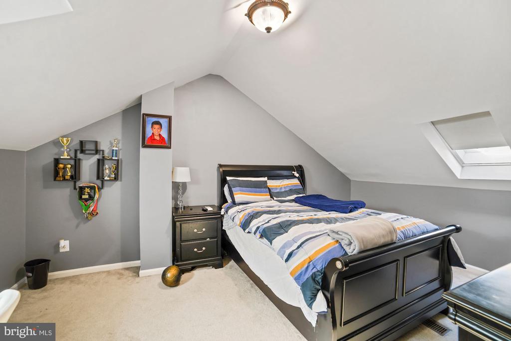 9508 DUNBROOK COURT
