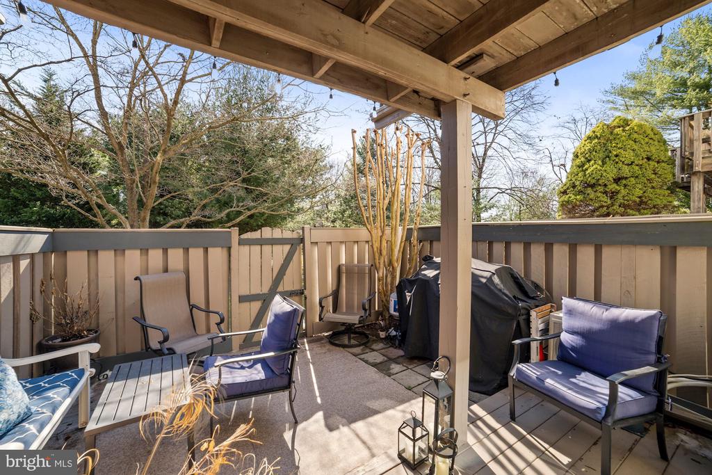 9508 DUNBROOK COURT