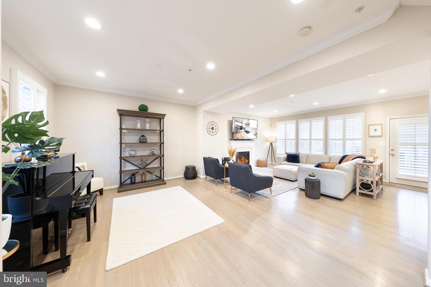 1312 Christopher Ln