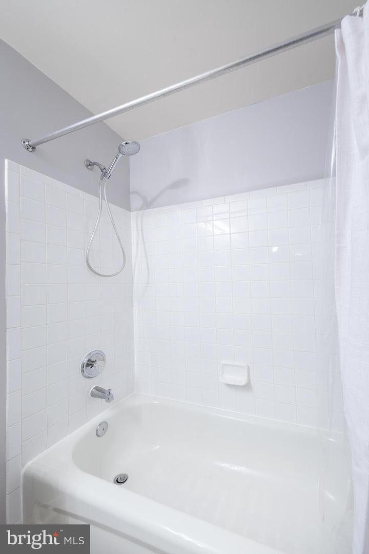 1312 Christopher Ln
