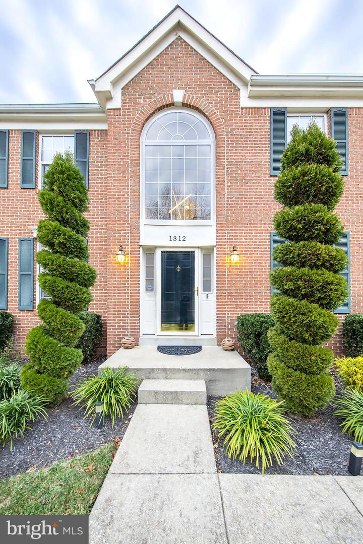 1312 Christopher Ln