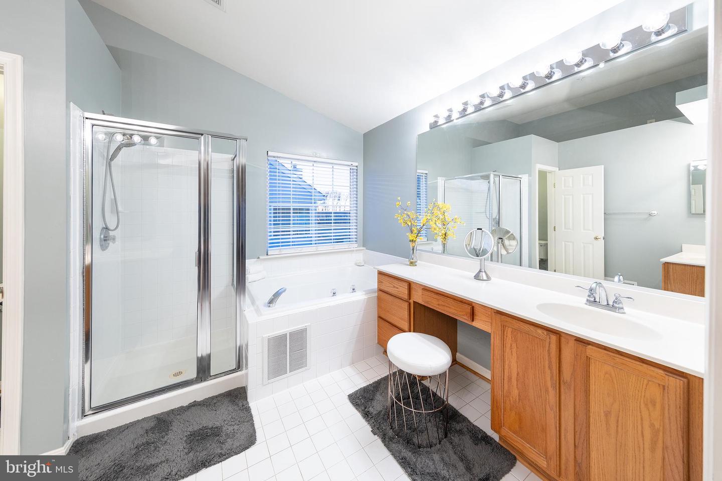 1312 Christopher Ln