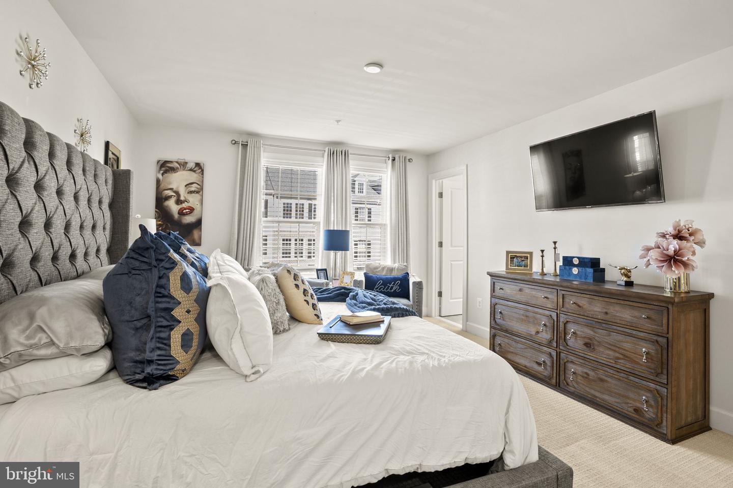 9147 Fox Stream Way