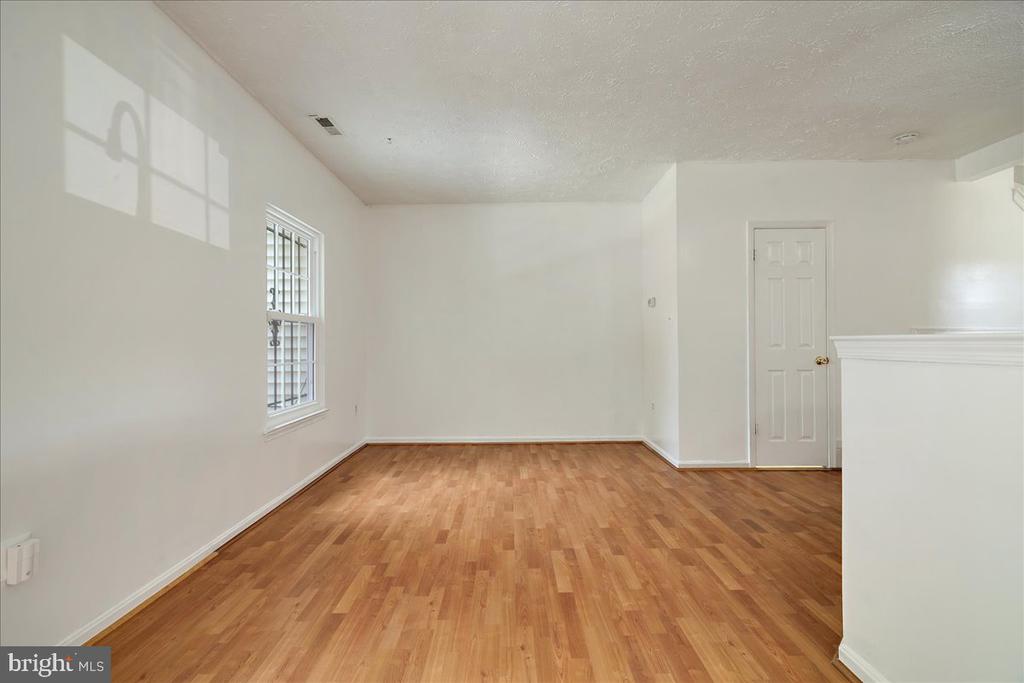2445 E. Rosecroft Village Circle