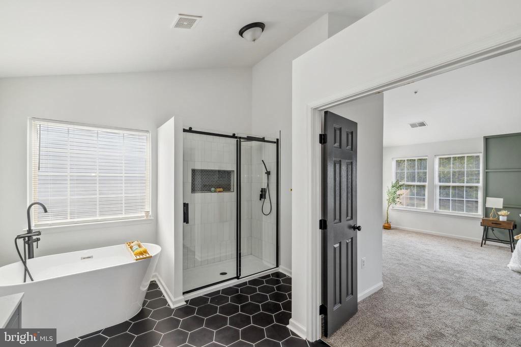 11703 Old Lantern Ct