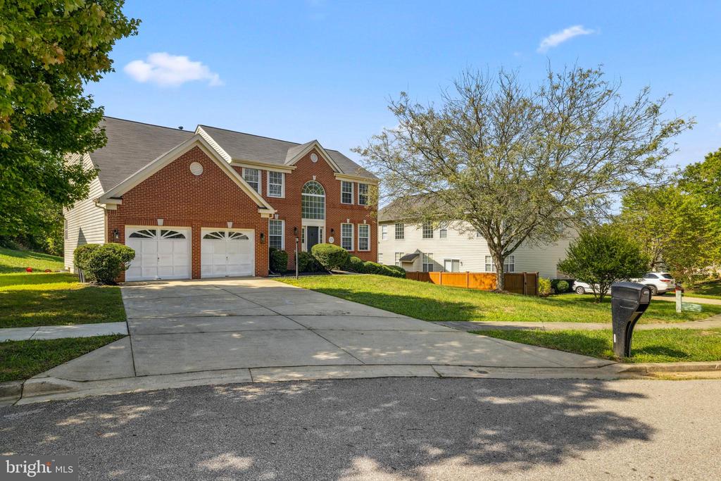 11703 Old Lantern Ct