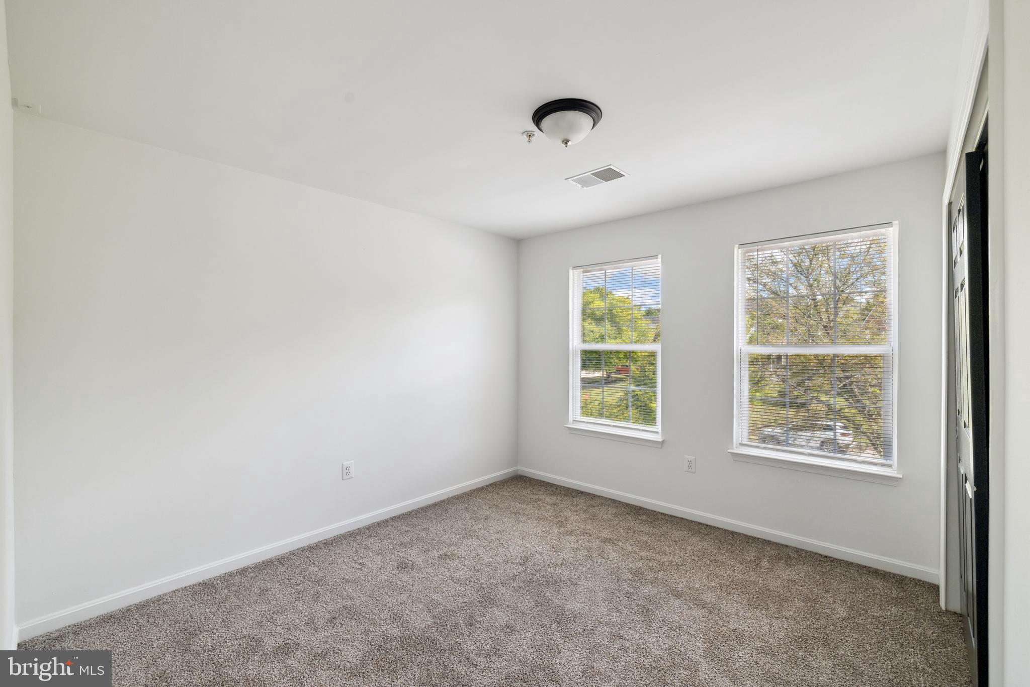 11703 Old Lantern Ct