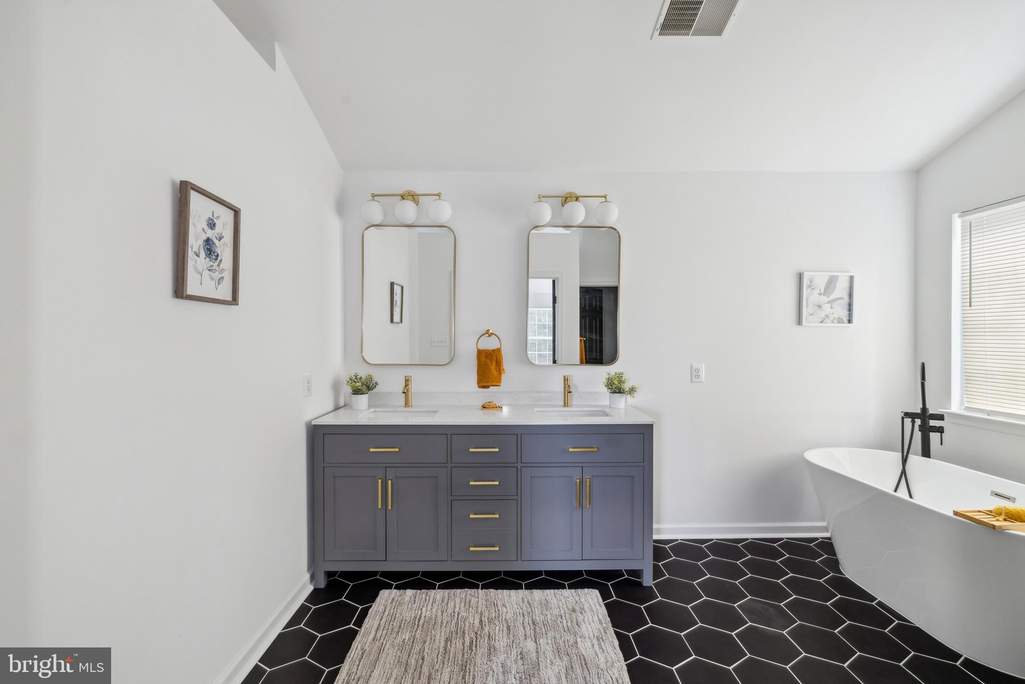 11703 Old Lantern Ct