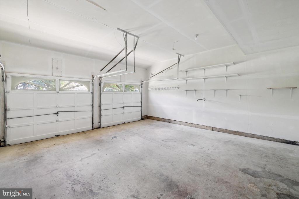 11703 Old Lantern Ct