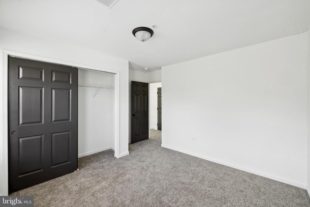 11703 Old Lantern Ct